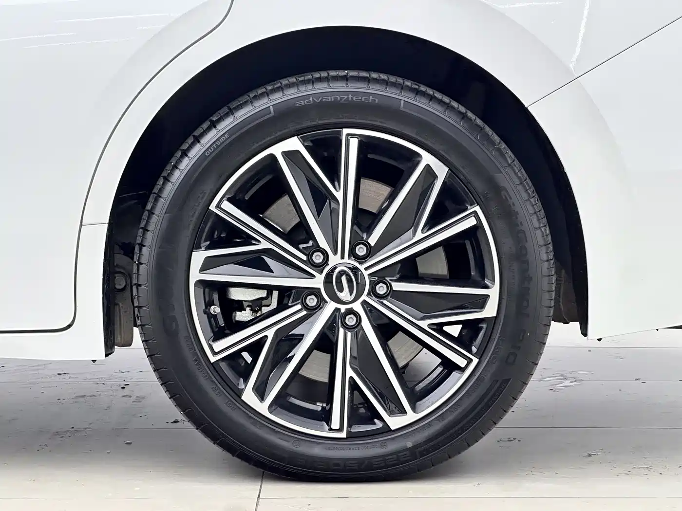 GAC Trumpchi Trumpchi E8 NEV 2024 150km Soaring Dragon Glory Edition фото 18