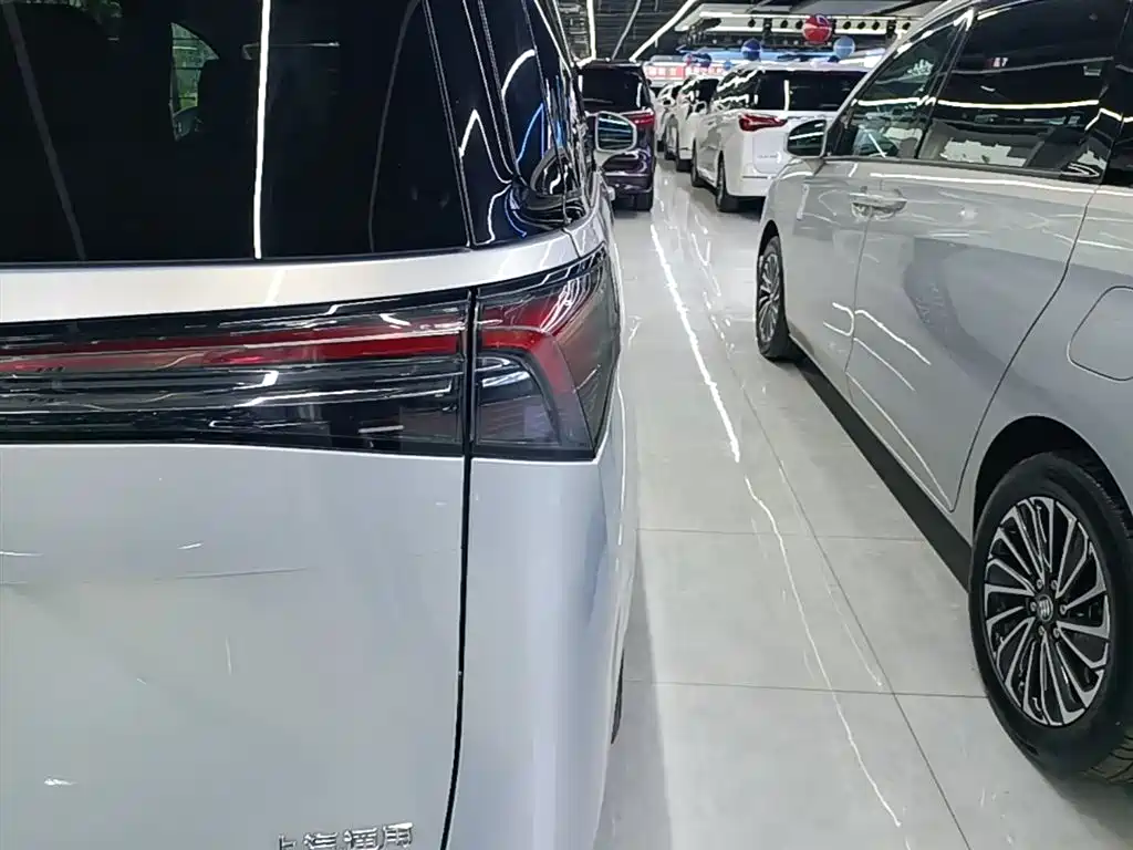 Buick GL8 New Energy 2025 Land Honor Premium Edition 7-Seater фото 8