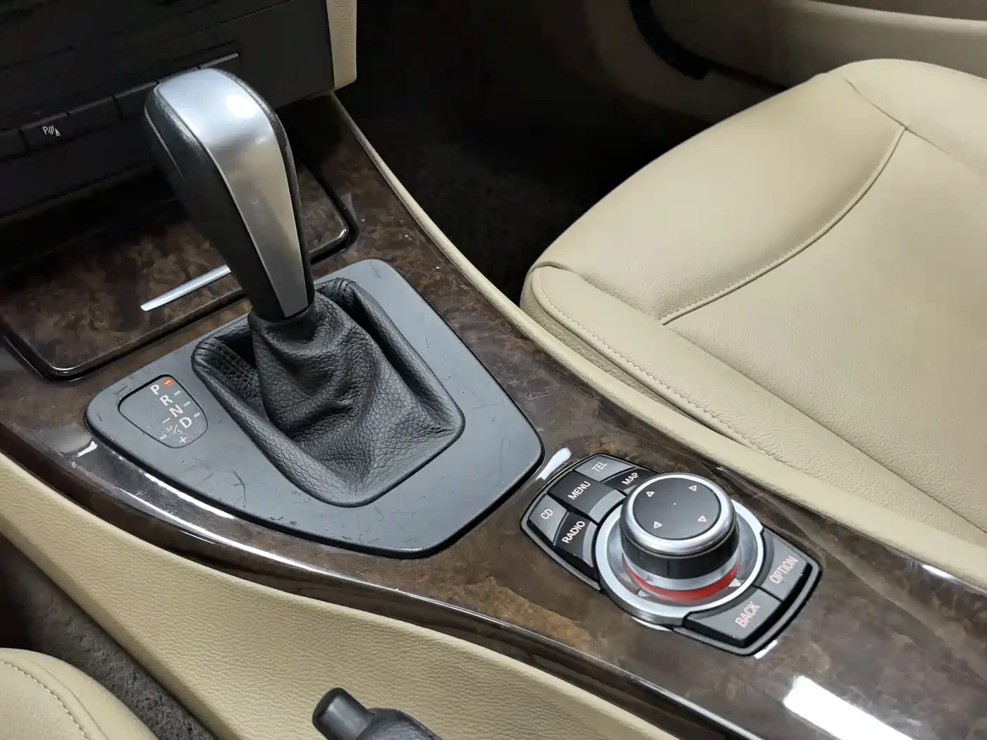 BMW 3 Series (Import) 2010 320i Luxury фото 12