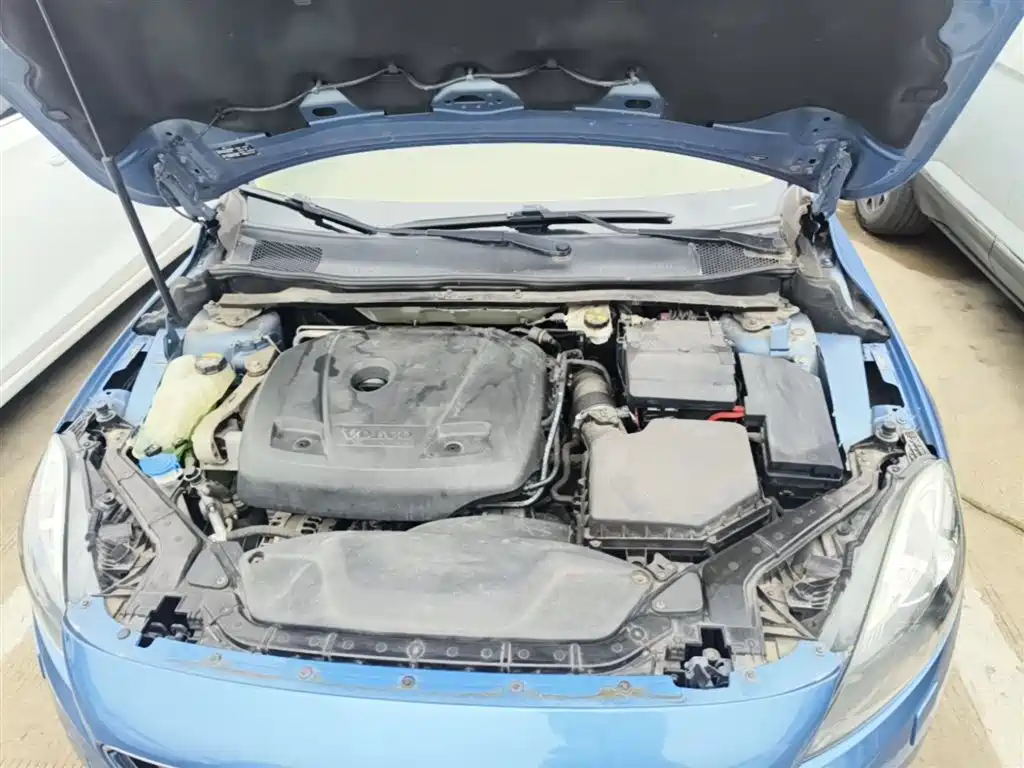 Фото 20 - Volvo V40