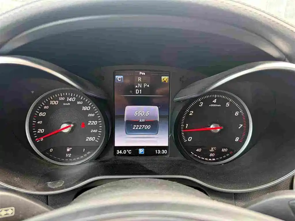 Mercedes-Benz GLC 2017 GLC 260 4MATIC Luxury фото 4