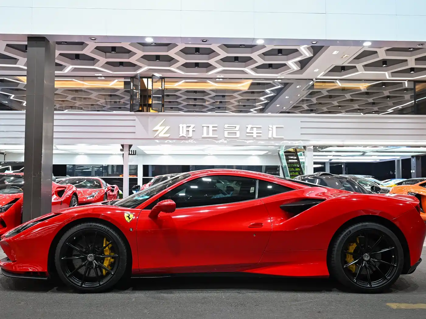 FERRARI F8