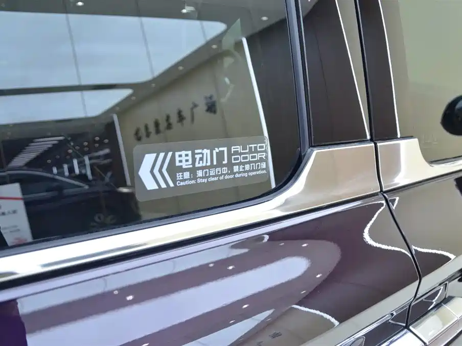 Hongqi HQ9 2023 2.0T Smart Connect Flag Enjoy Edition фото 17
