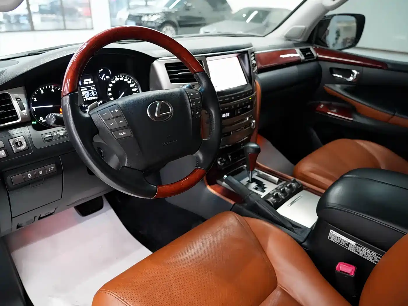 Lexus LX 2013 570 фото 7