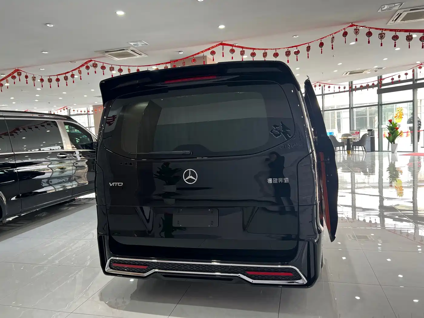 Mercedes-Benz Vito 2024 2.0T Business 7-Seater фото 17