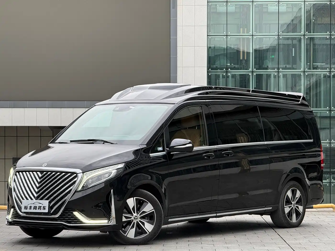 Mercedes-Benz V-Class 2022 V 260 L Long Wheelbase Luxury Edition фото 4