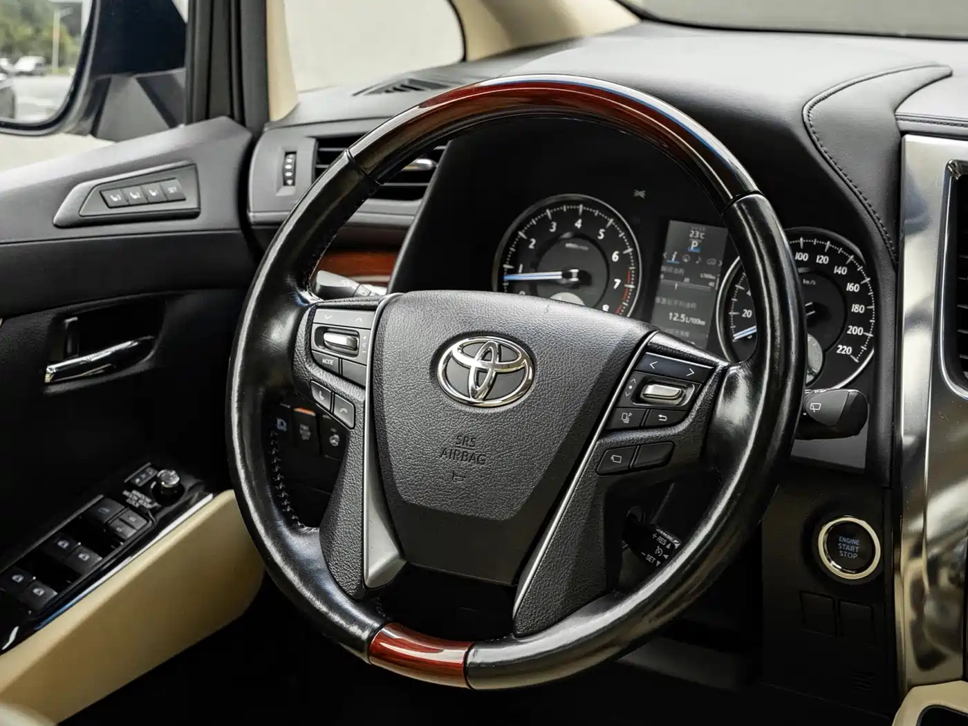 Toyota Alphard 2015 3.5L Luxury Edition фото 3