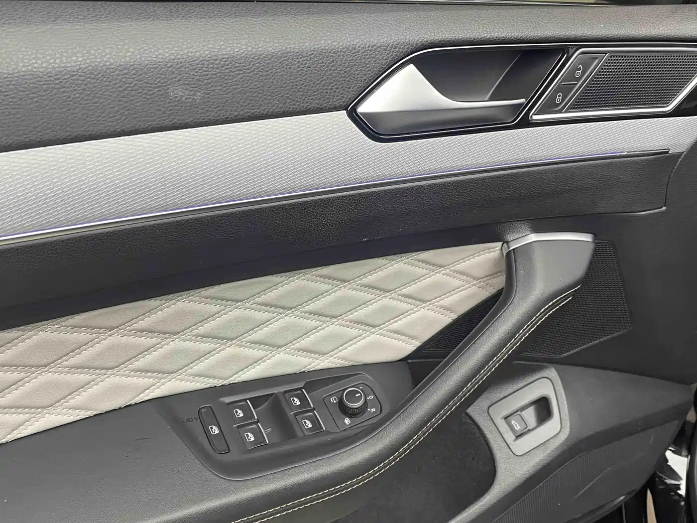 Volkswagen Magotan 2023 Model 2 Million Commemorative Edition 330TSI DSG Luxury фото 21
