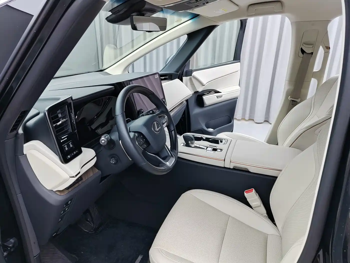 Lexus LM 2026 2025 Model 500h Six-Seater Prestige Edition