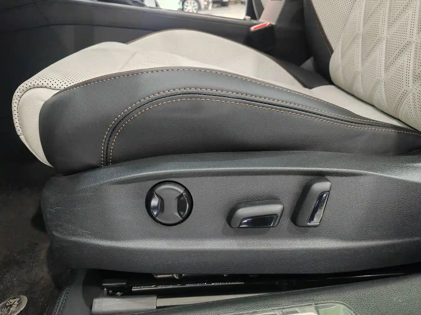 Volkswagen Magotan 2024 2 Million Units Public Sharing Edition 330TSI DSG Luxury фото 16
