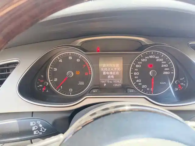 Audi A4L 2013 40 TFSI quattro Personality Sport — фото 4