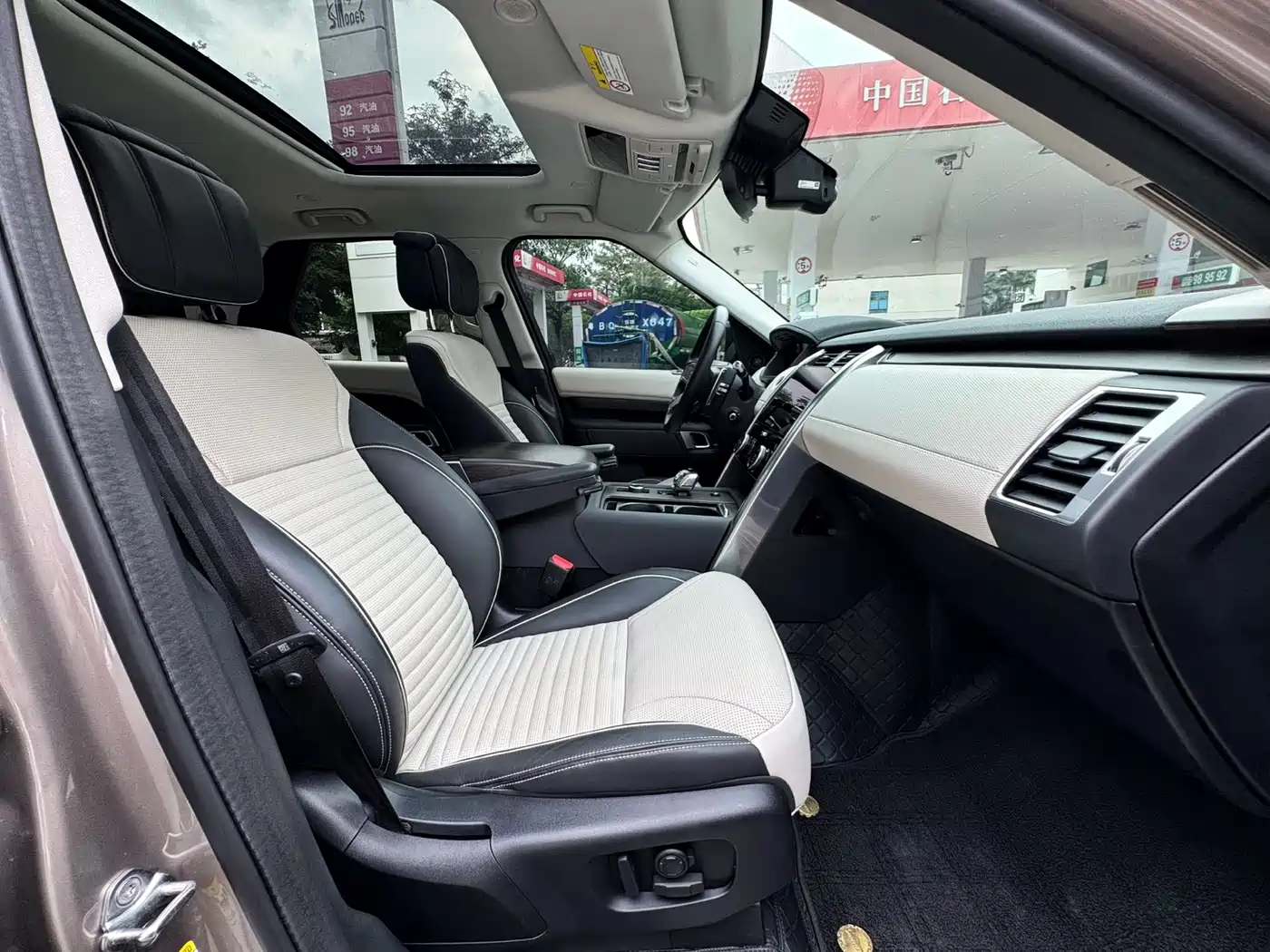 Land Rover Discovery 2021 360PS R-Dynamic HSE фото 11