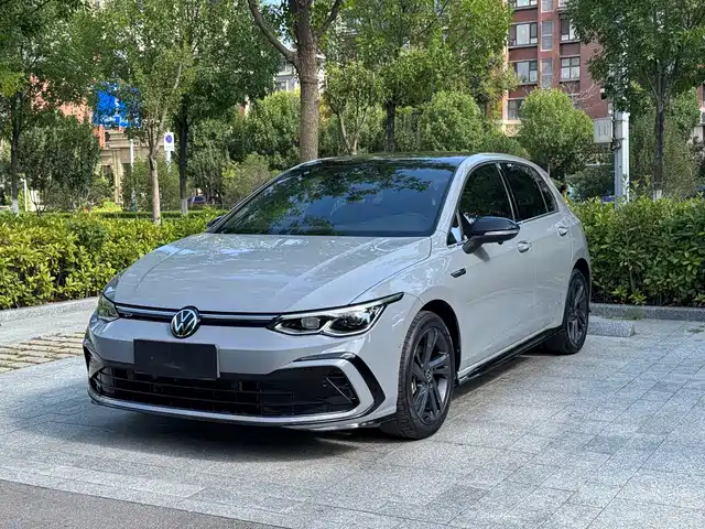 Volkswagen Golf 2023 Facelift 280TSI DSG R-Line — фото 1