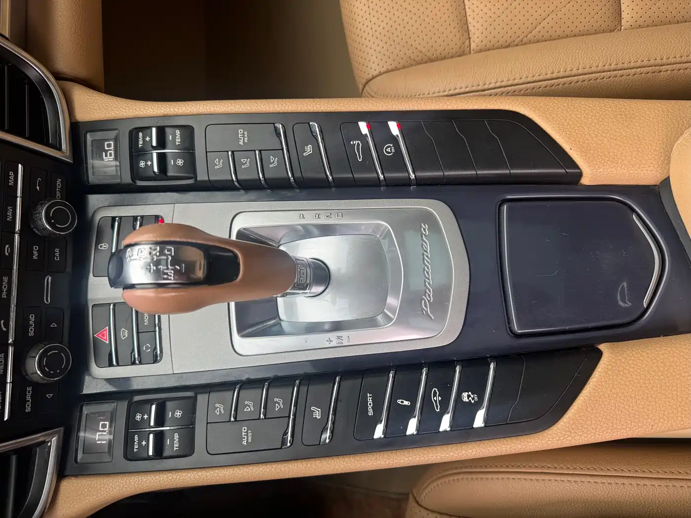 Porsche Panamera 2013 Panamera 4 Platinum Edition 3.6L фото 17