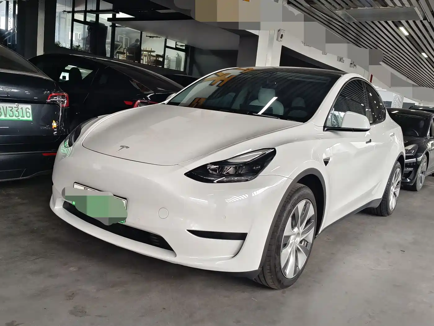 TESLA MODEL Y