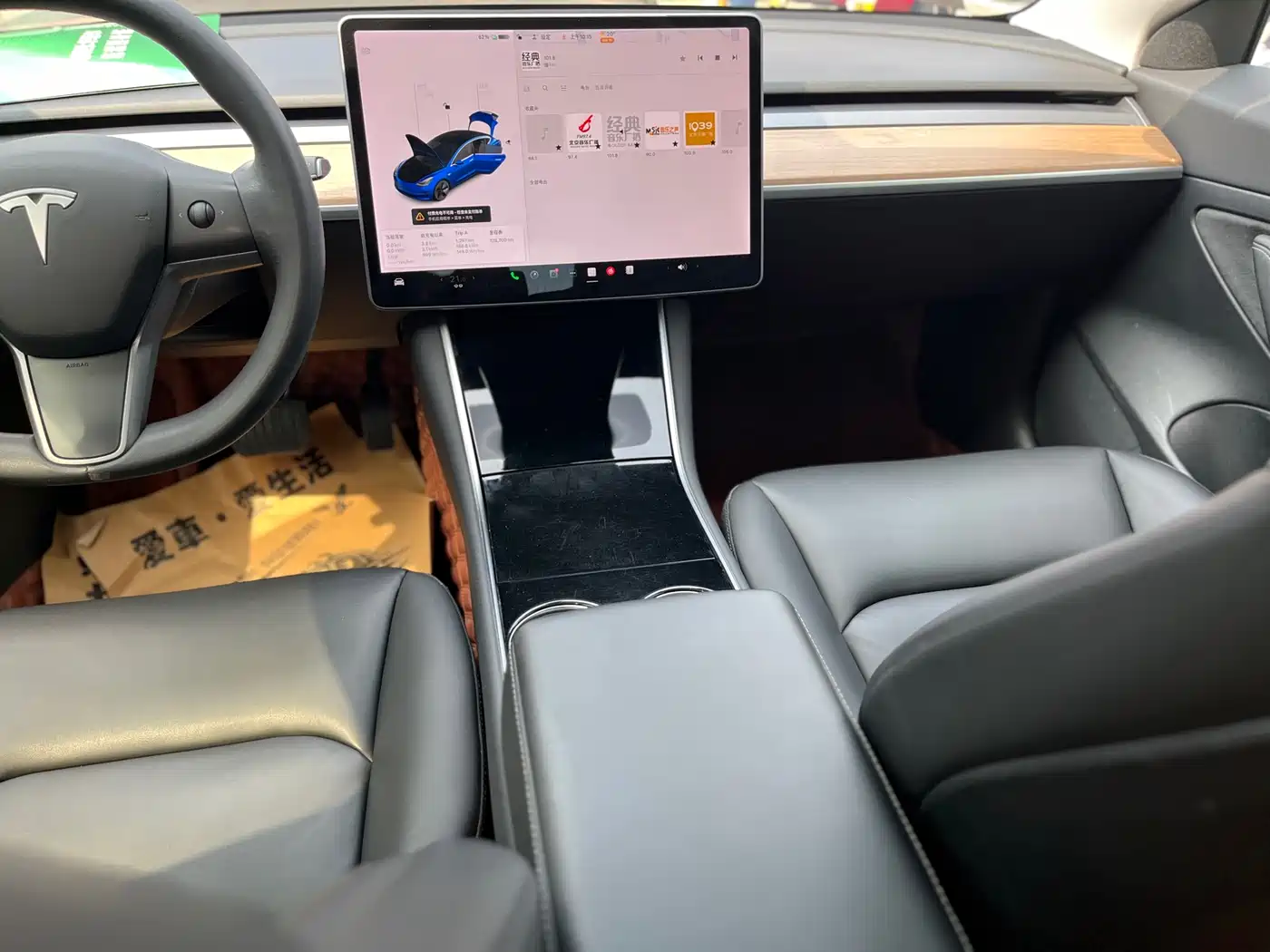TESLA MODEL 3