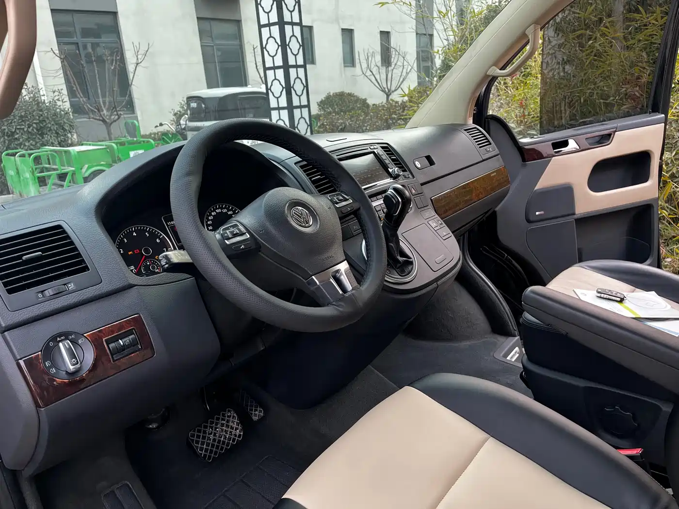Volkswagen Multivan 2012 2.0TSI 4WD Premium фото 9