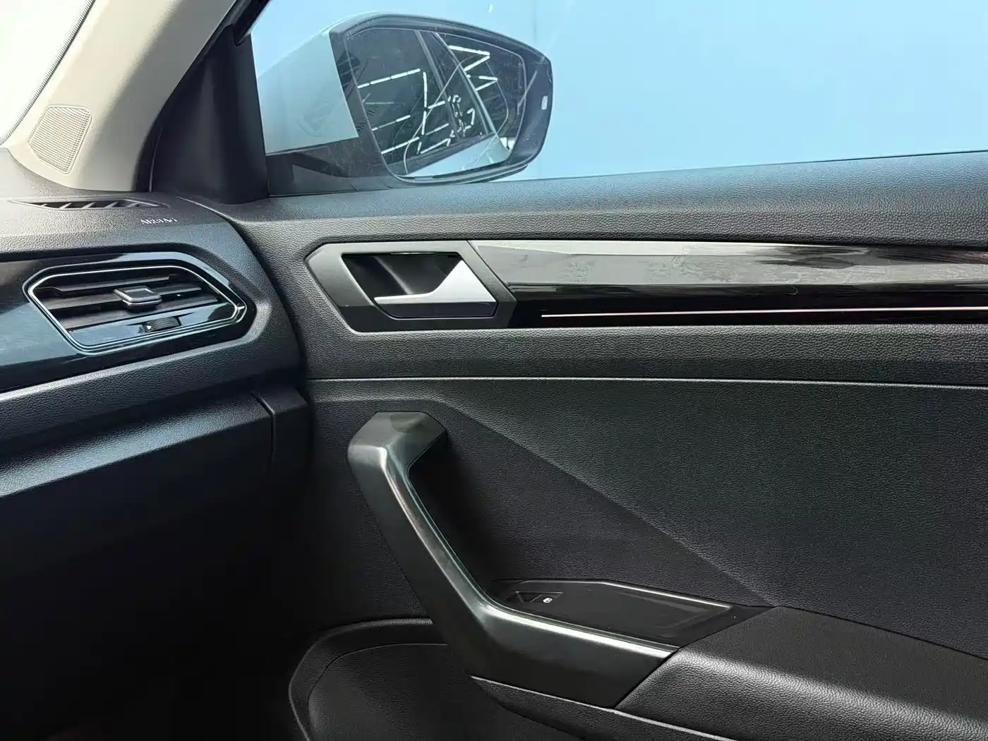 Volkswagen T-ROC 2022 280TSI DSG 2WD Comfort PLUS фото 9