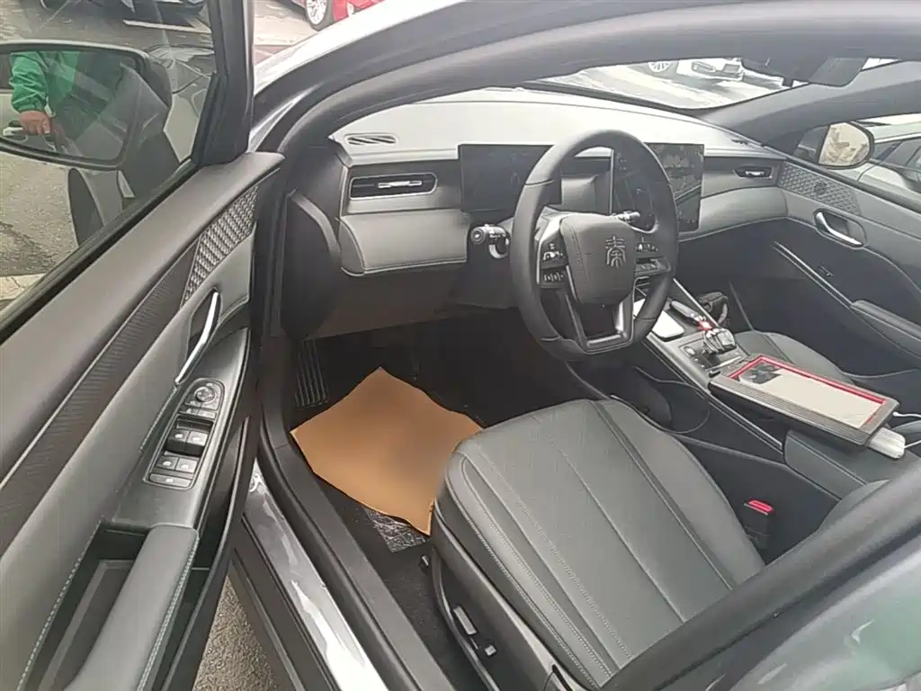 BYD Qin PLUS 2025 DM-i Smart Drive Edition 120KM Surpassing Type фото 16