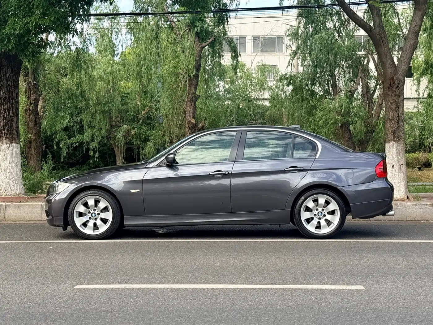 BMW 3 Series 2008 Model 325i Leading фото 3