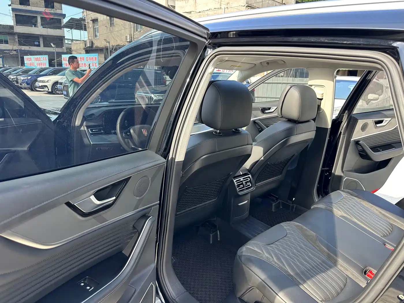 Hongqi HS5 2023 2.0T Flag Enjoy Pro Edition фото 8