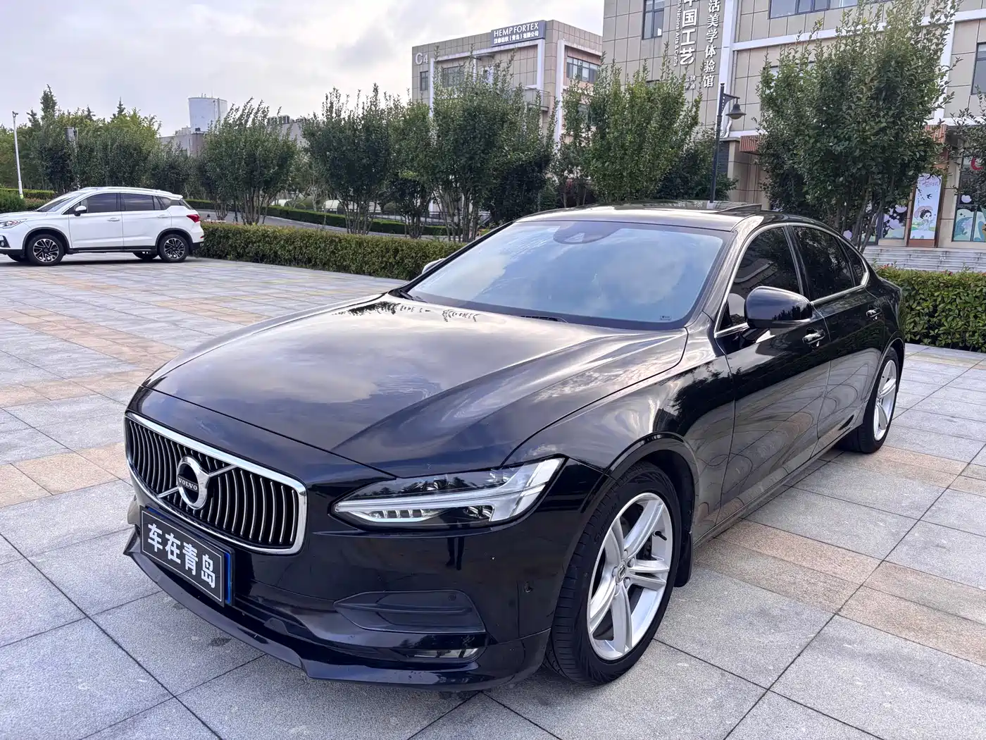 Фото 2 - Volvo S90