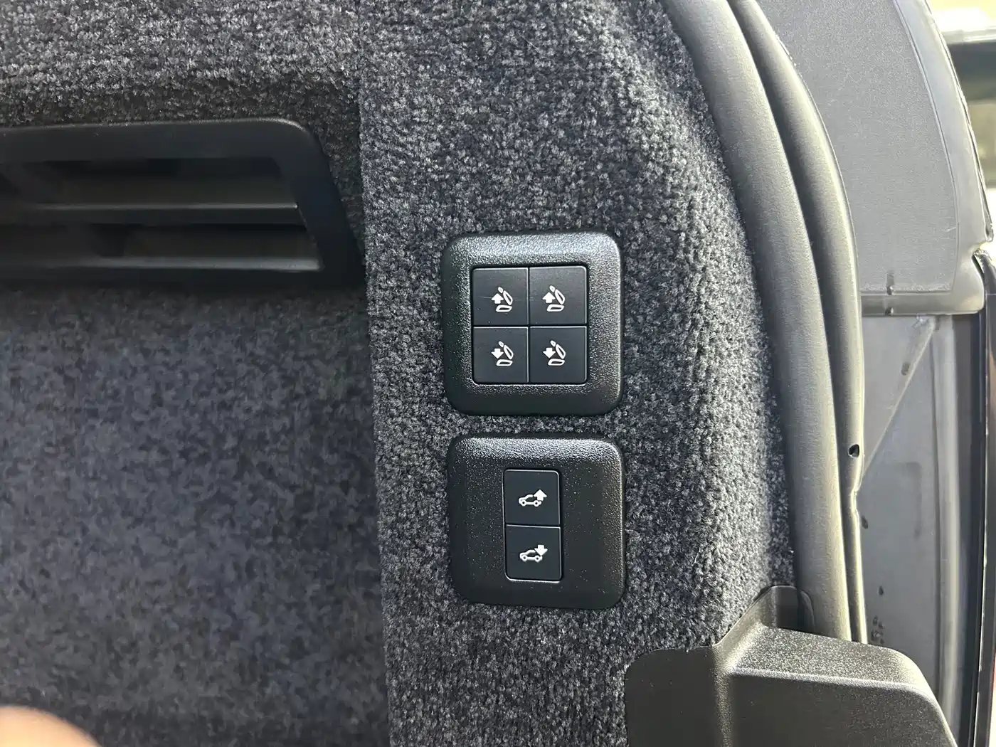 Land Rover Range Rover 2021 3.0 L6 Heritage Extended Classic Edition фото 39