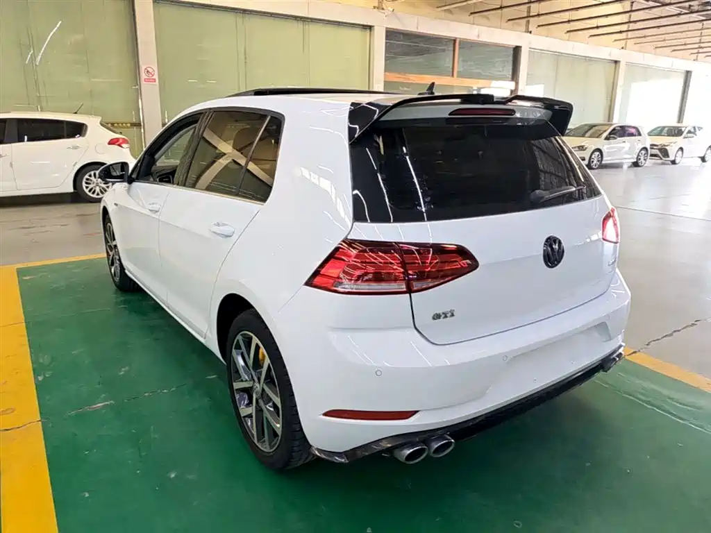 Volkswagen Golf 2020 Beloved Edition 200TSI DSG Comfort Progressive фото 5