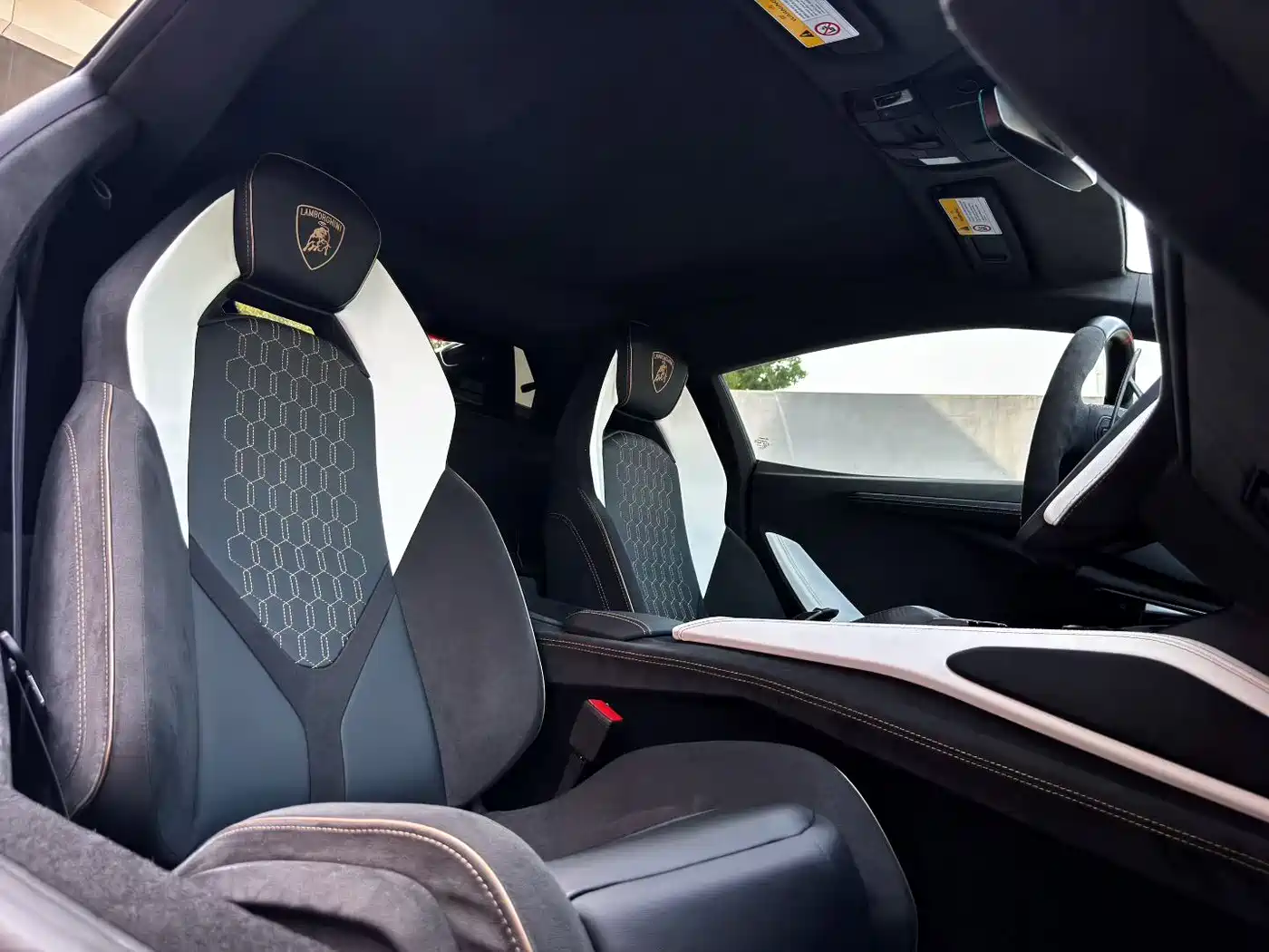 Lamborghini Revuelto 2023 6.5L PHEV Standard фото 5