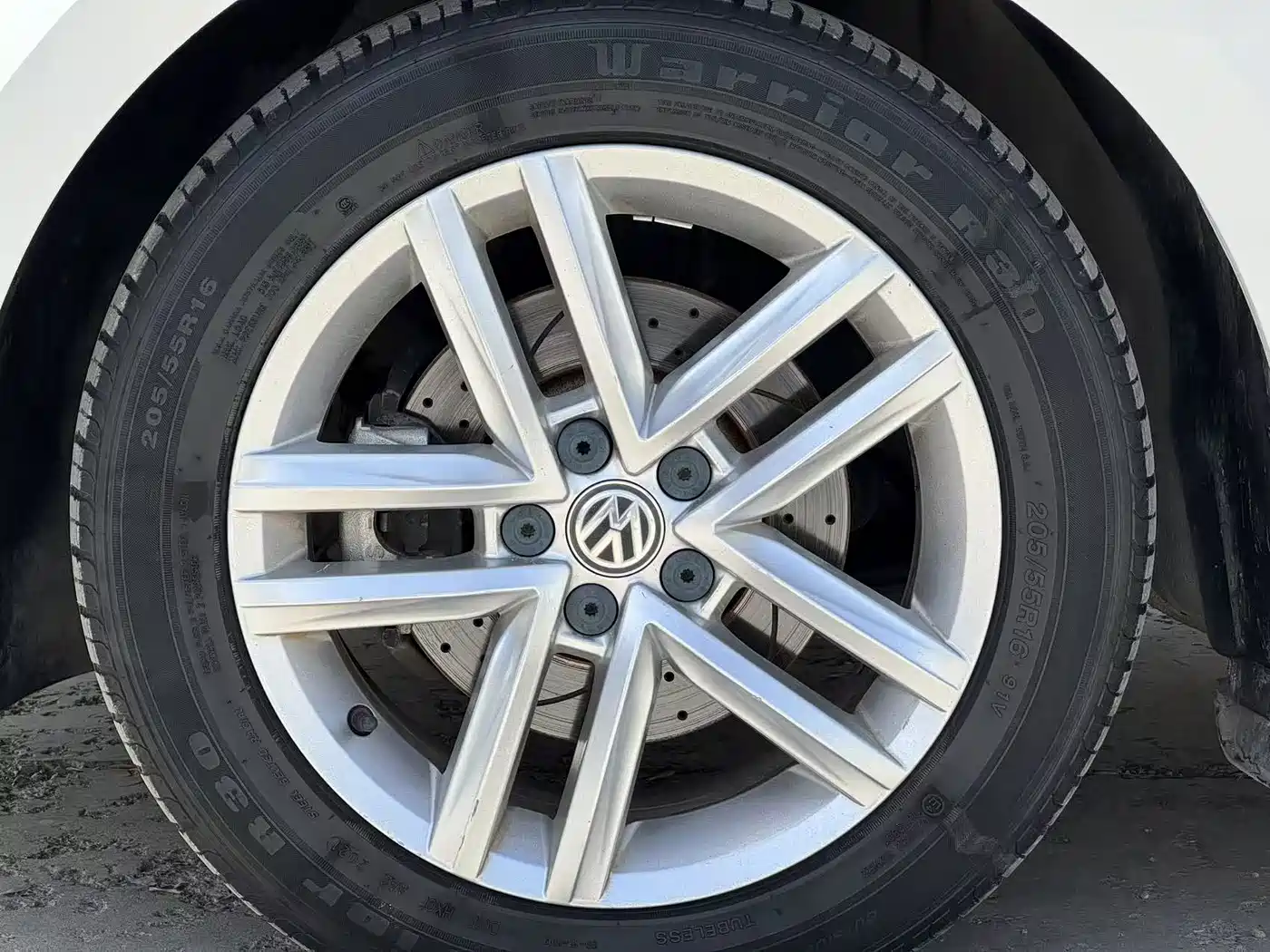 Volkswagen Lavida Tour 2017 180TSI DSG Comfort Edition фото 10