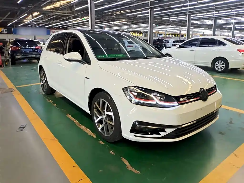 Volkswagen Golf 2020 Beloved Edition 200TSI DSG Comfort Progressive фото 4