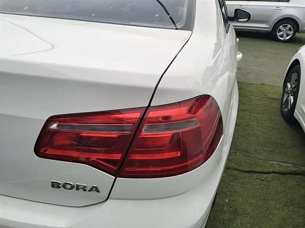 Volkswagen Bora 2014 1.6L Manual Comfort Edition фото 8