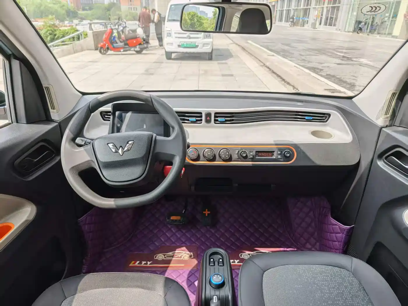 WULING AUTOMOBILE HONGGUANG MINIEV