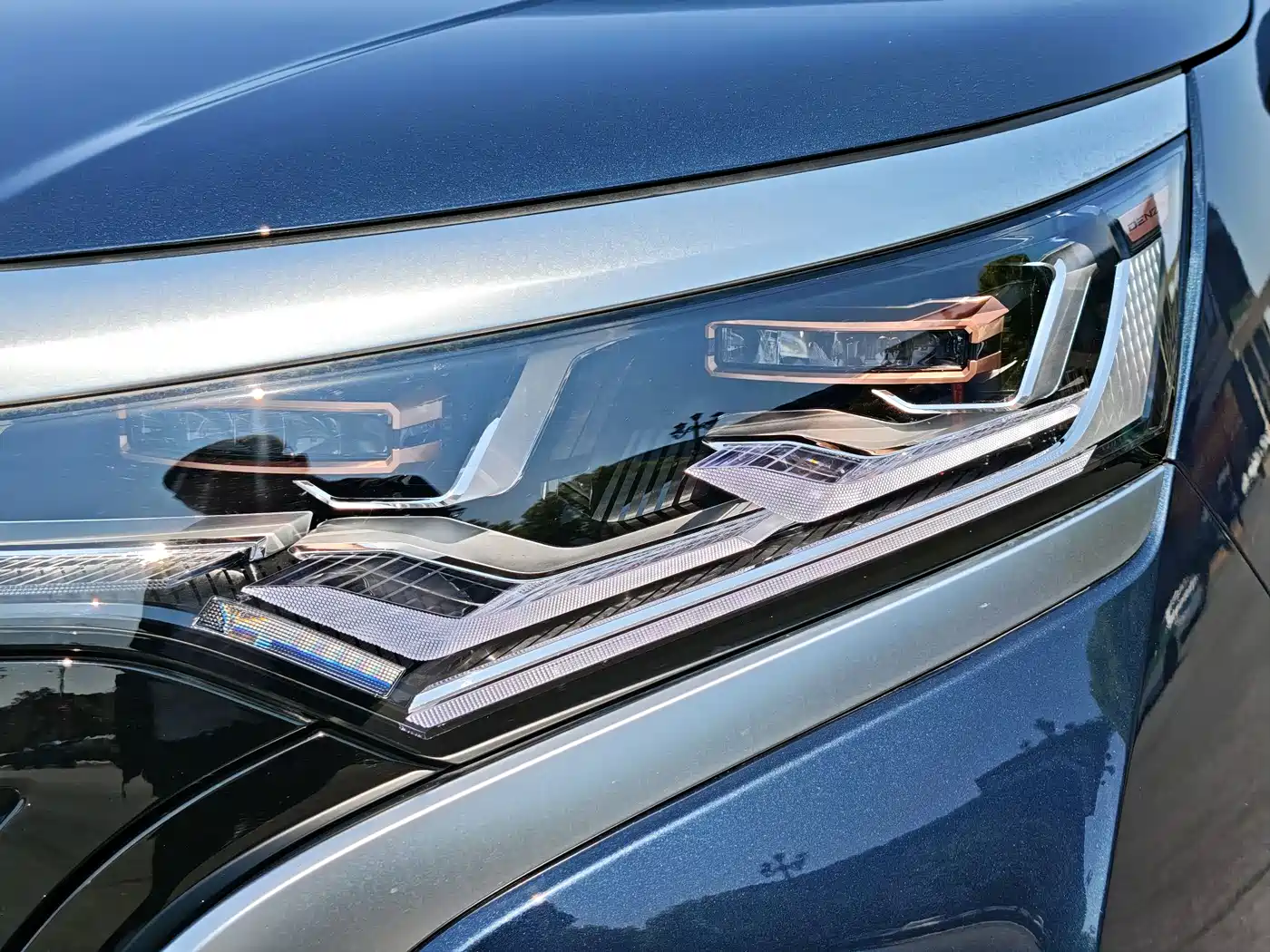 Denza D9 2024 DM-i 980 AWD Flagship фото 4