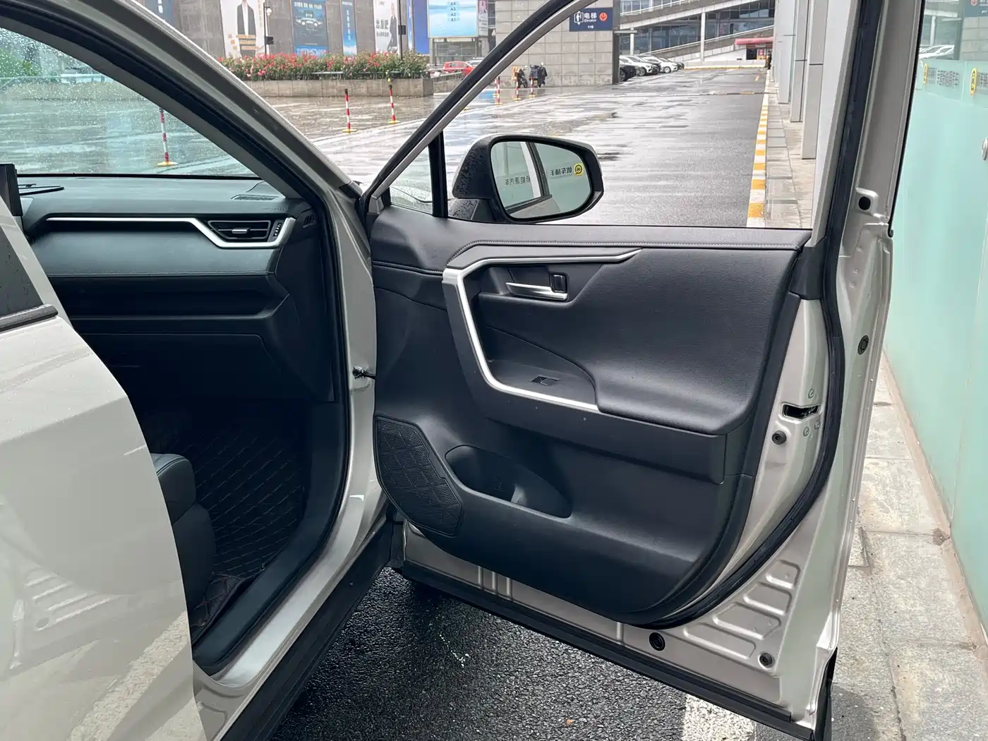 Toyota Wildlander 2022 2.0L CVT AWD Luxury PLUS Edition фото 20