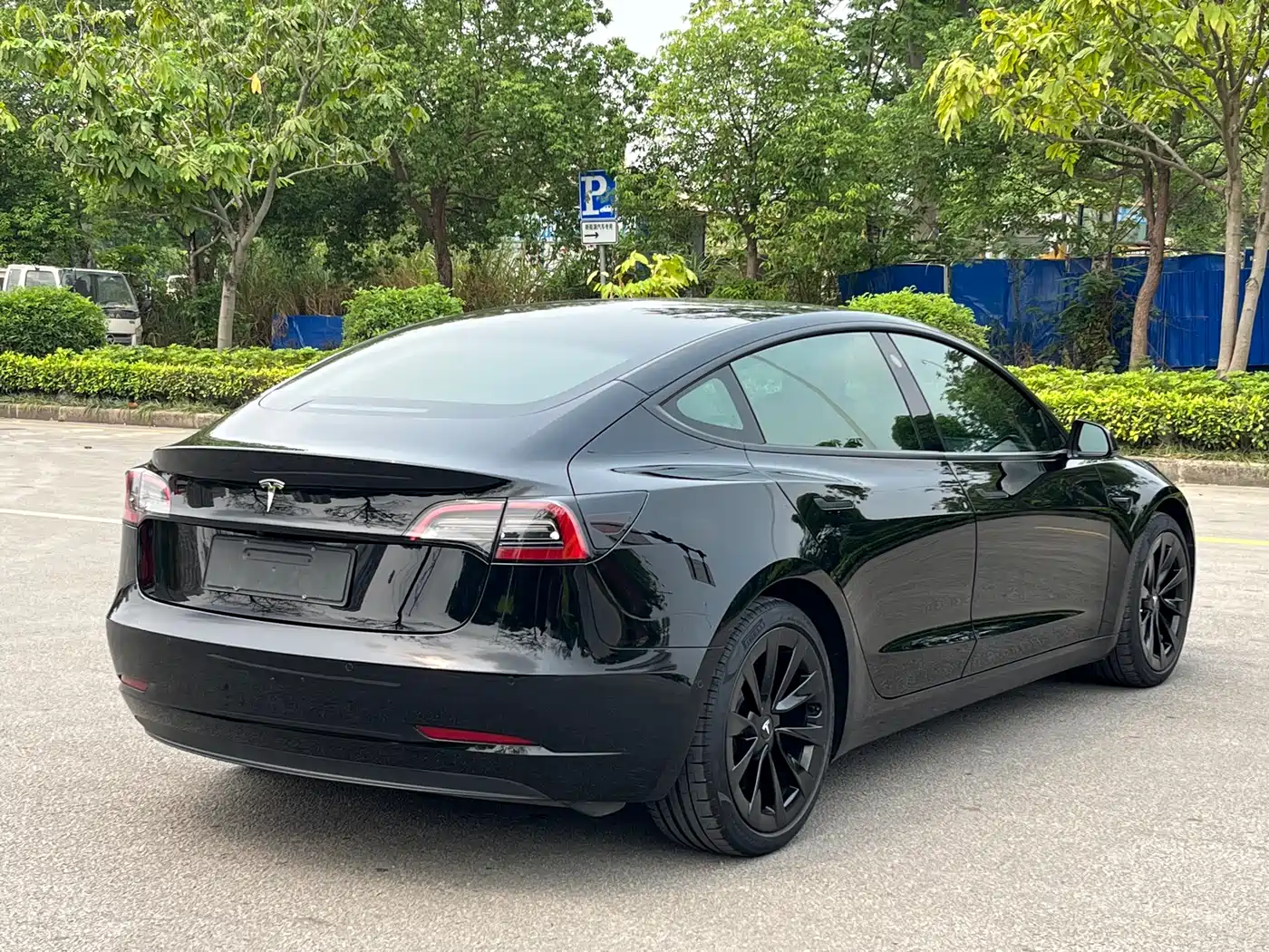 TESLA MODEL 3