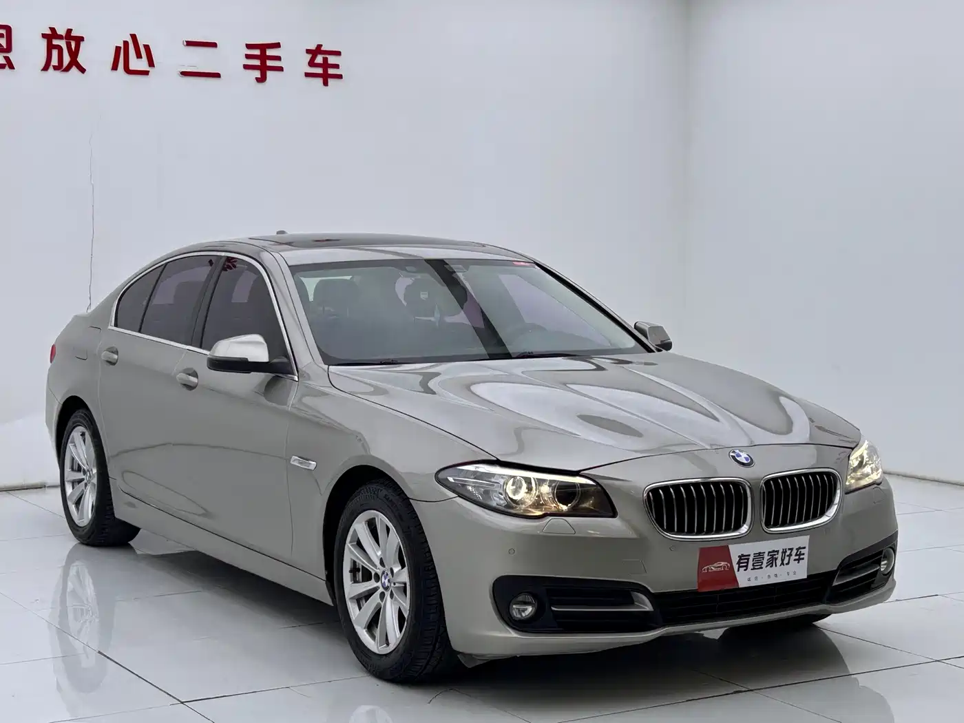 BMW 5 Series (Import) 2014 520i Classic фото 3