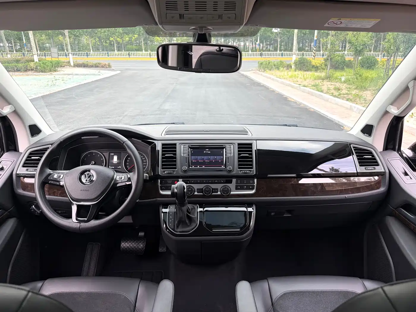 Volkswagen Multivan 2018 2.0TSI 4WD Explorer Edition 7-Seater фото 7