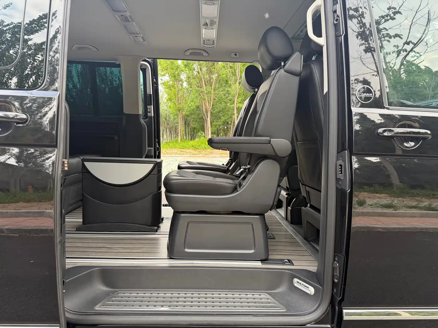 Volkswagen Multivan 2018 2.0TSI 4WD Explorer Edition 7-Seater фото 23
