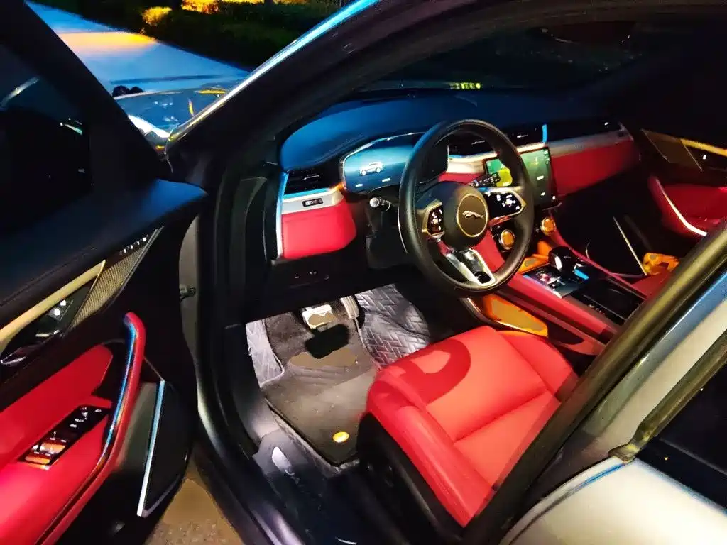 Jaguar F-PACE 2024 2024 P250 R-Dynamic SE