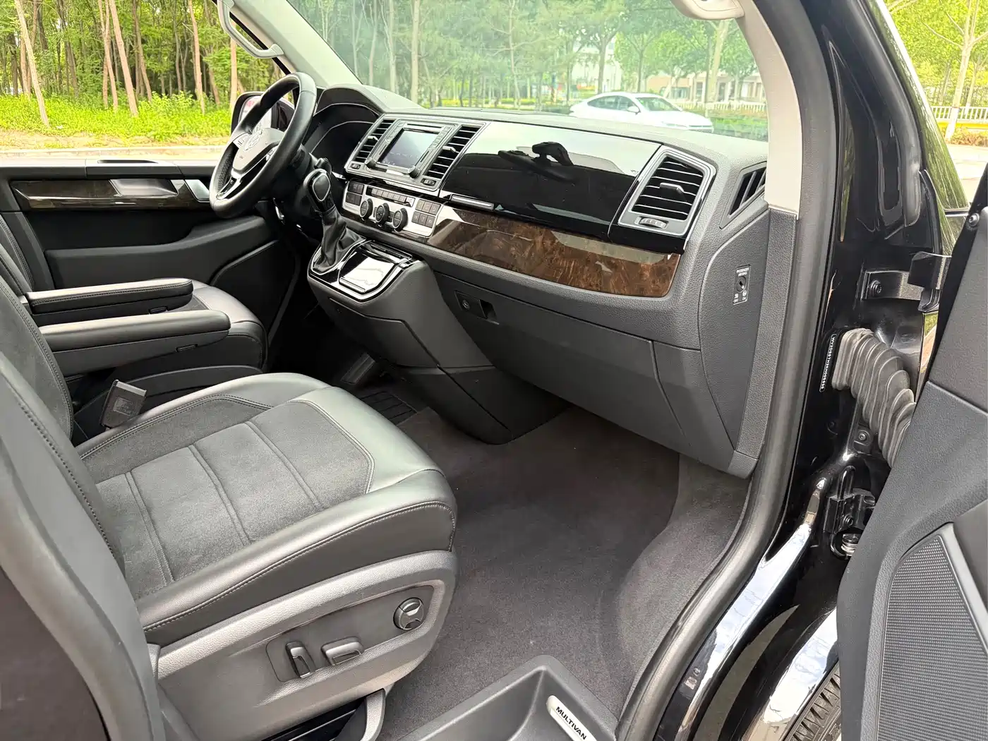 Volkswagen Multivan 2018 2.0TSI 4WD Explorer Edition 7-Seater фото 15