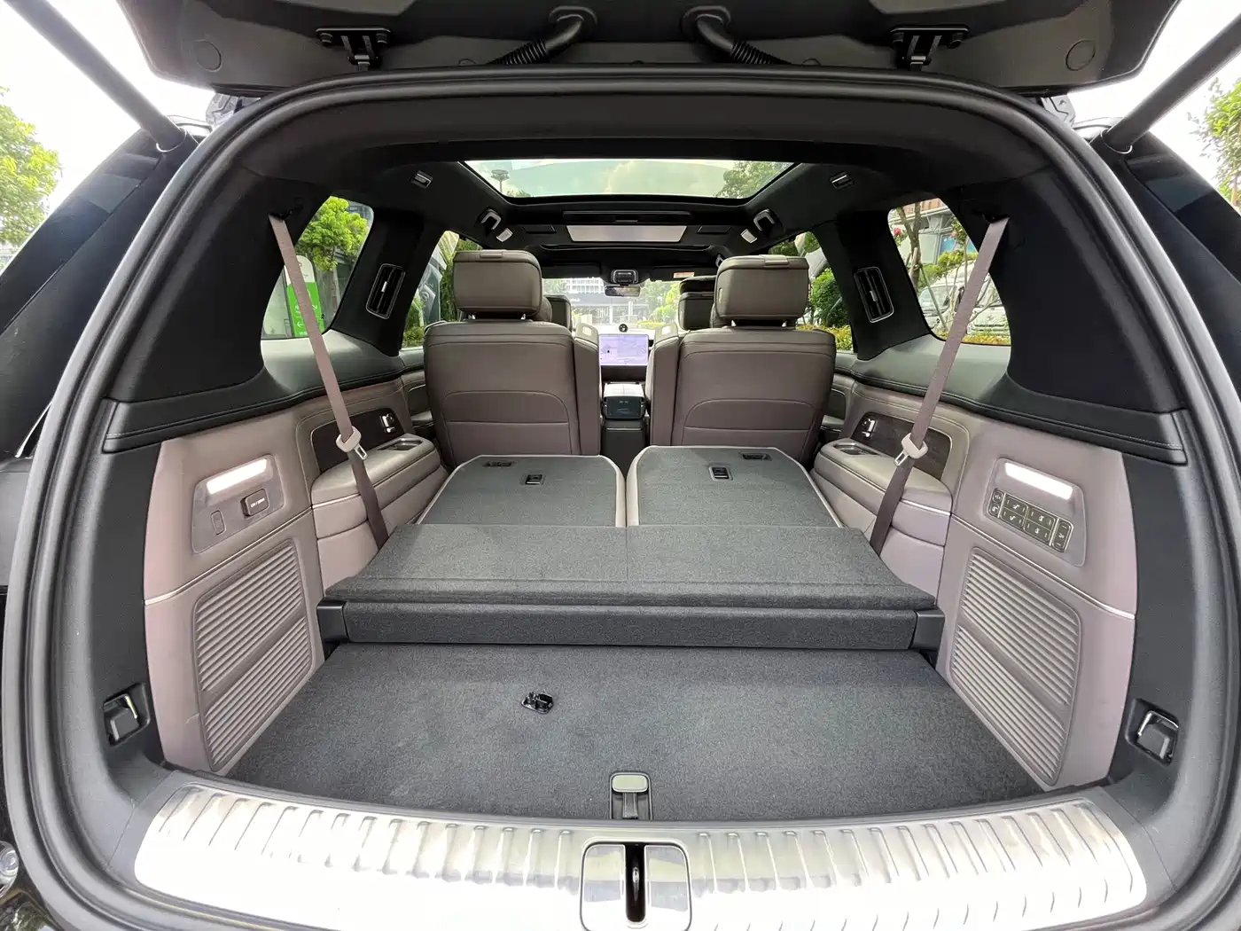 NIO ES8 2025 2025 Model 6-Seat Executive Luxury Edition