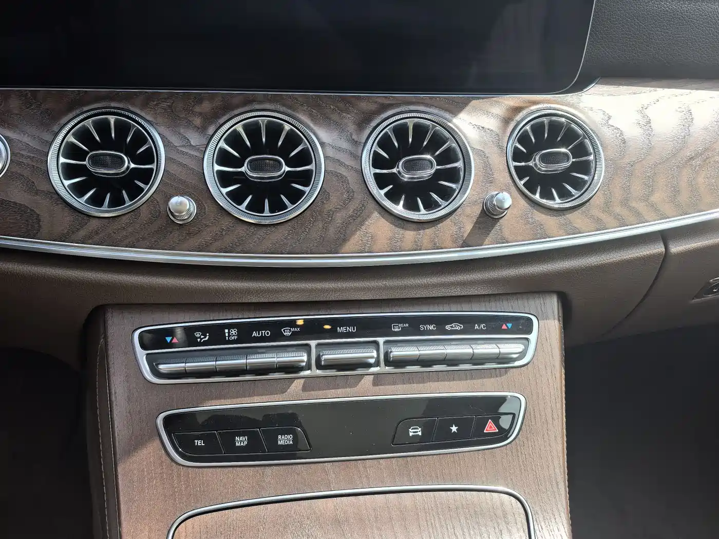 Mercedes-Benz E-Class 2023 E 260 L Sport фото 13