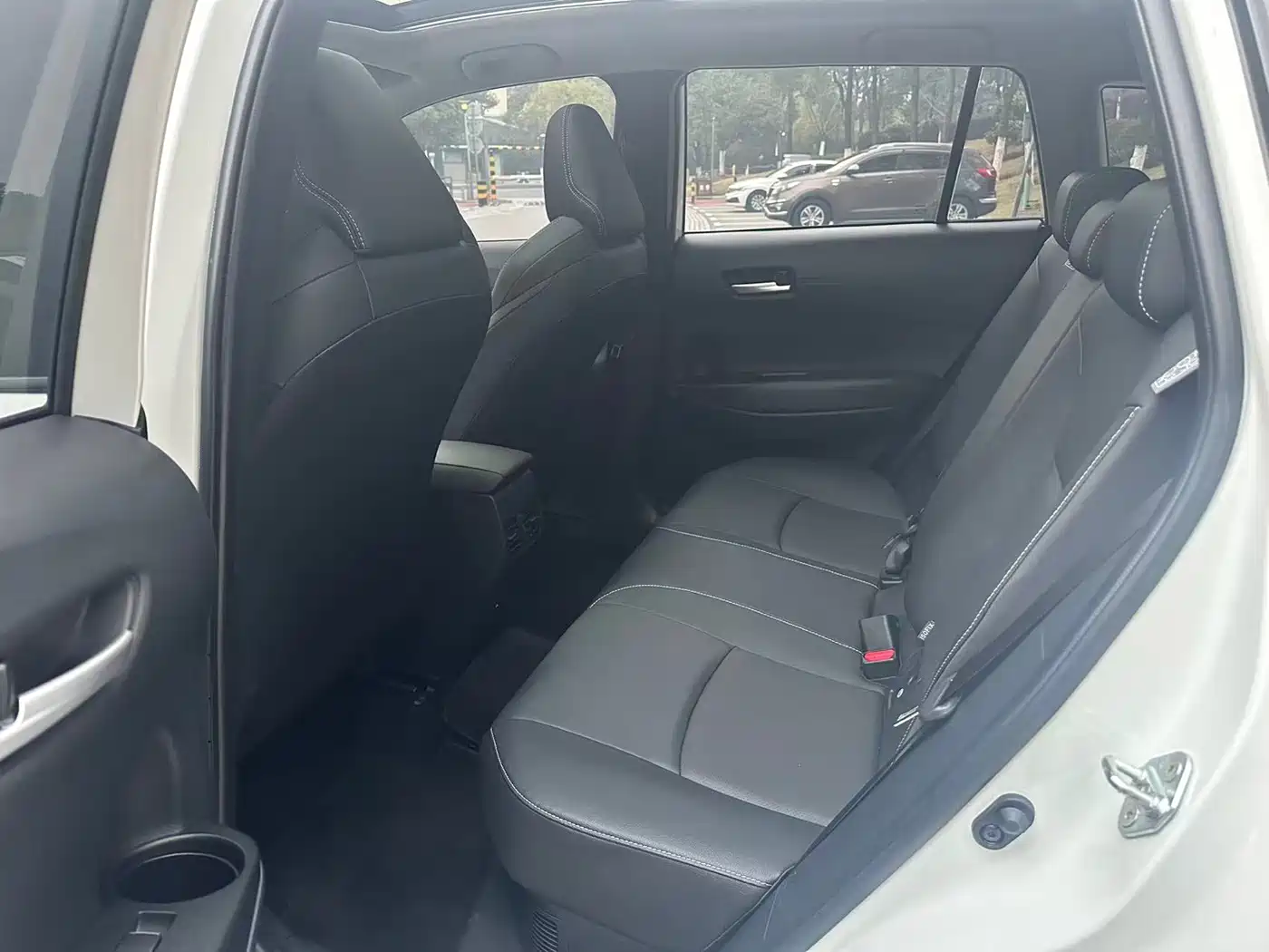 Toyota Frontlander 2023 2.0L Smart Hybrid Dual Engine Prestige Edition фото 6