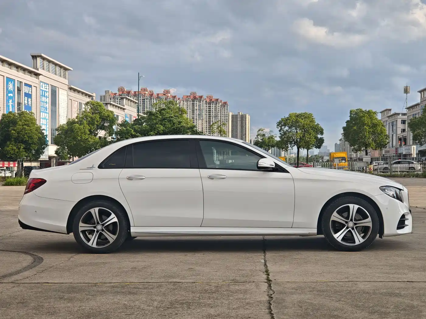 Mercedes-Benz E-Class 2016 E 200 L Sport Type фото 5