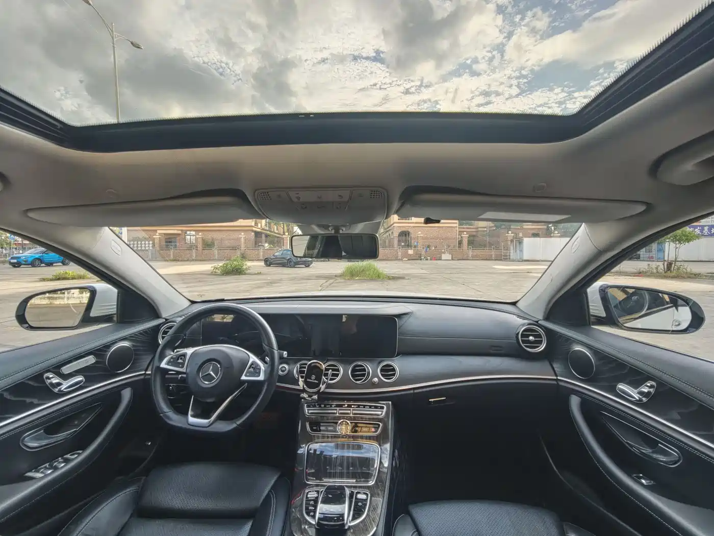 Mercedes-Benz E-Class 2016 E 200 L Sport Type фото 17