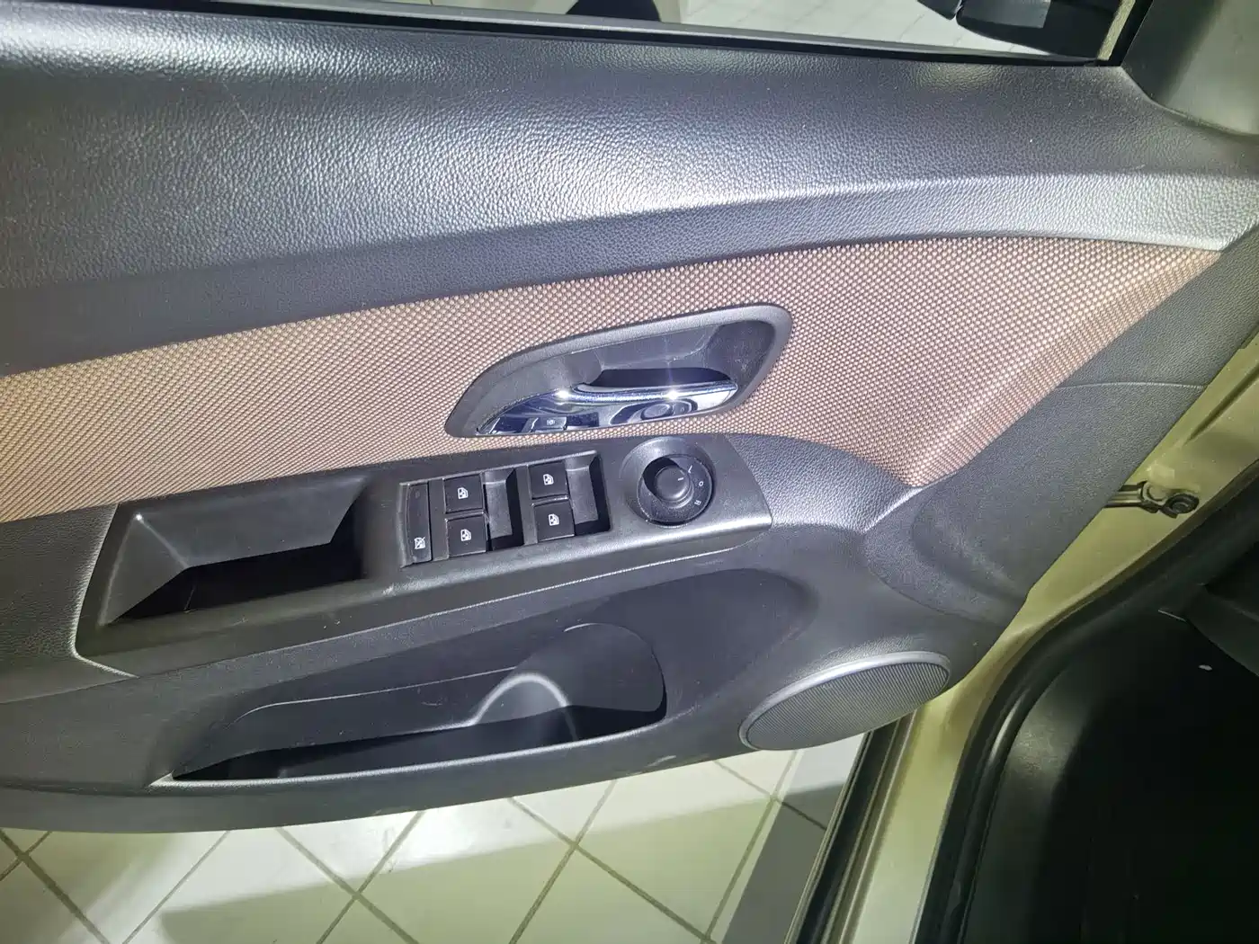 Chevrolet Cruze 2013 Hatchback 1.6L Automatic Luxury фото 6
