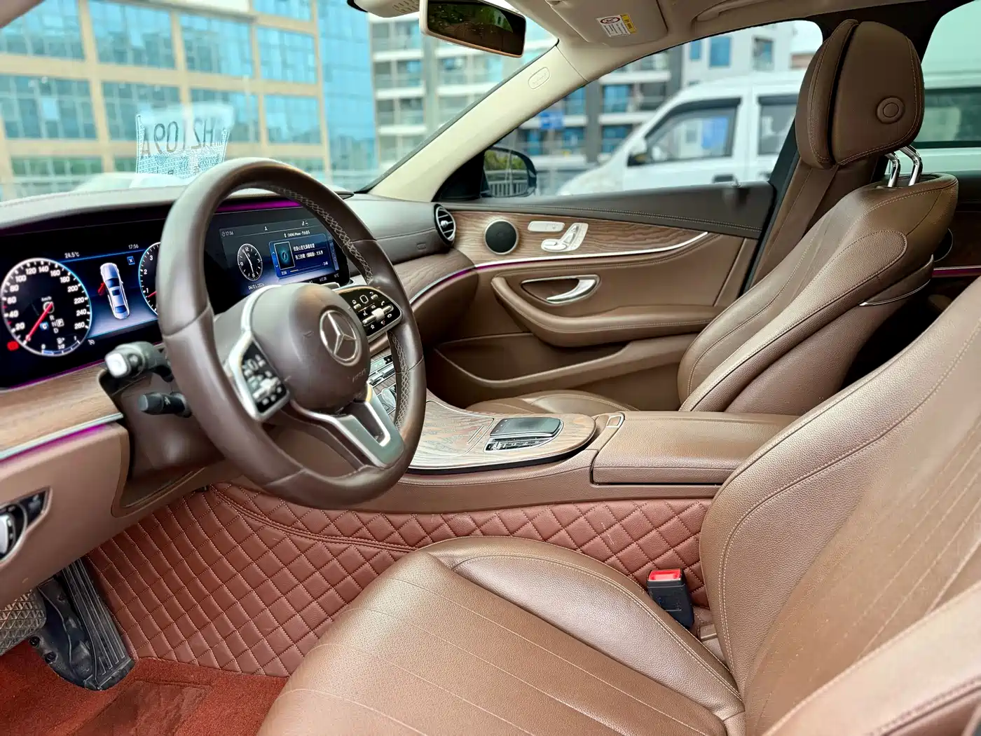 Mercedes-Benz E-Class 2019 E 300 L Fashion фото 4