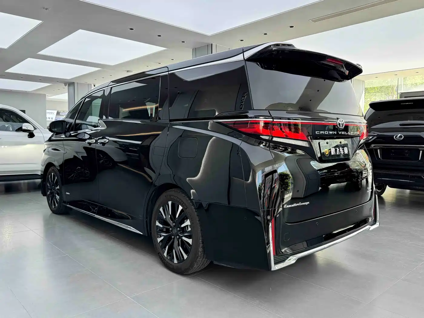 Toyota Vellfire 2024 Crown Hybrid 2.5L Executive Premium Edition фото 18