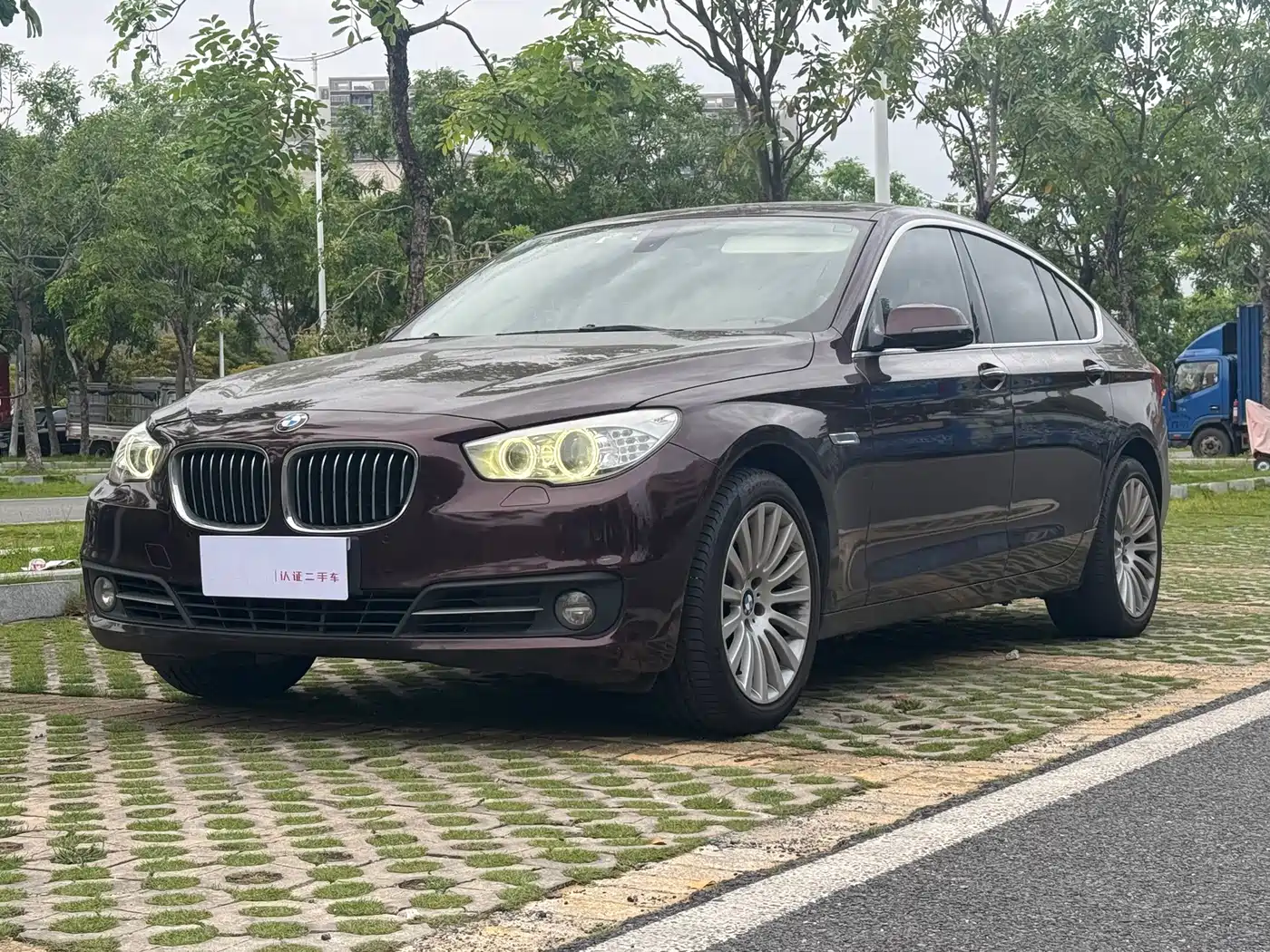 BMW 5 Series GT 2014 535i Leading фото 2